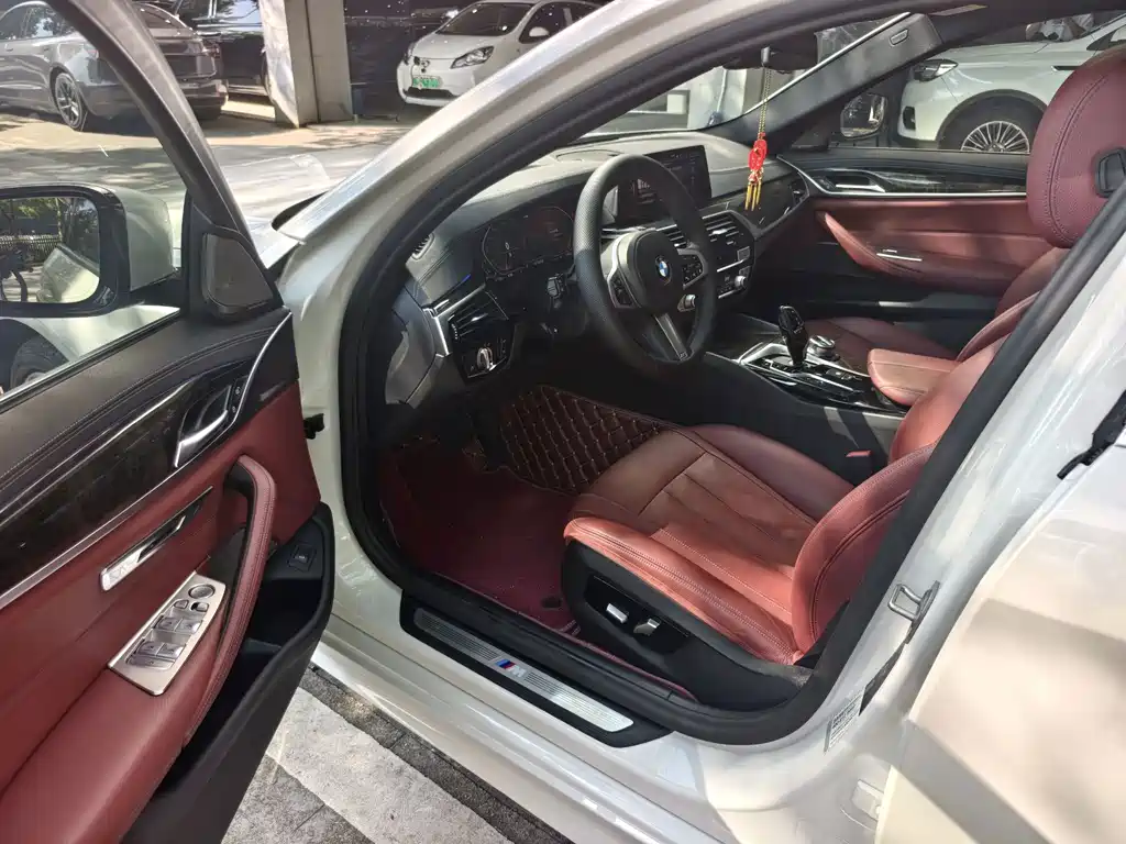 BMW 5 Series — миниатюра 4
