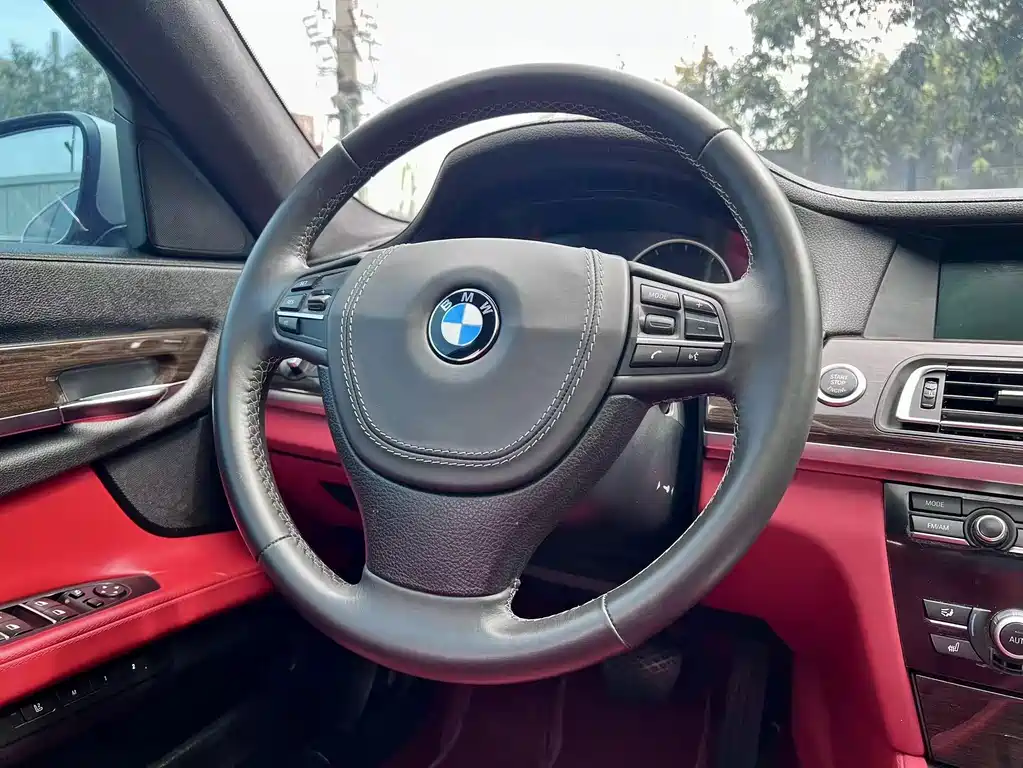 BMW 7 Series — миниатюра 12