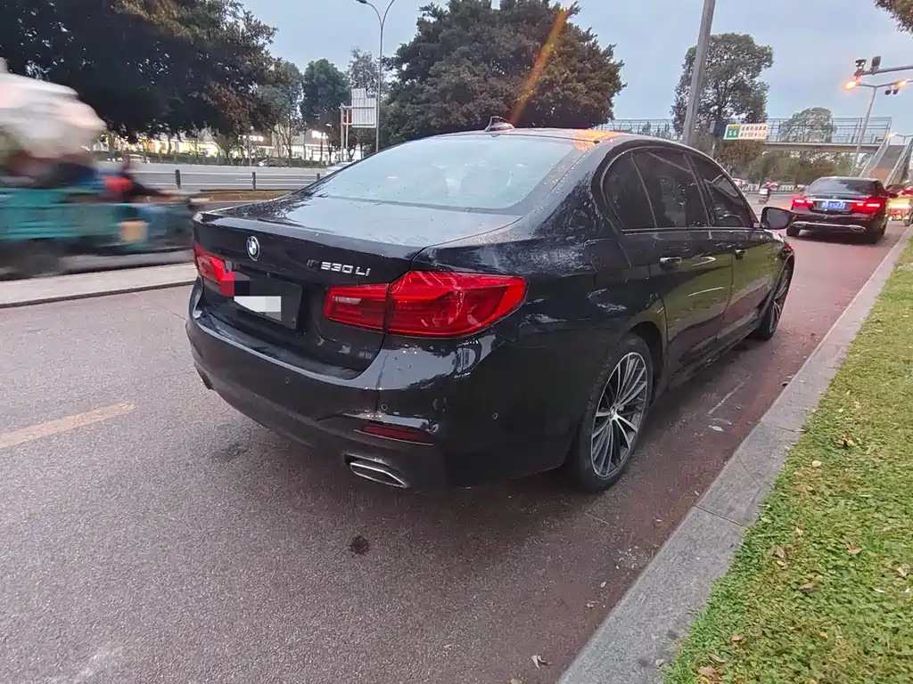 BMW 5 Series — миниатюра 9