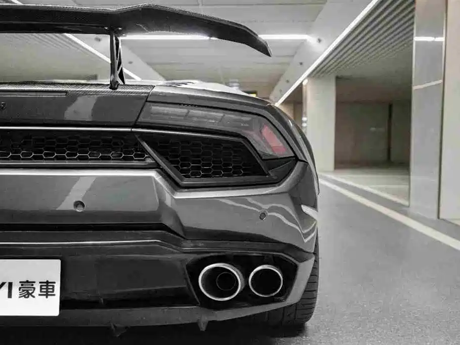 LAMBORGHINI HURACÁN