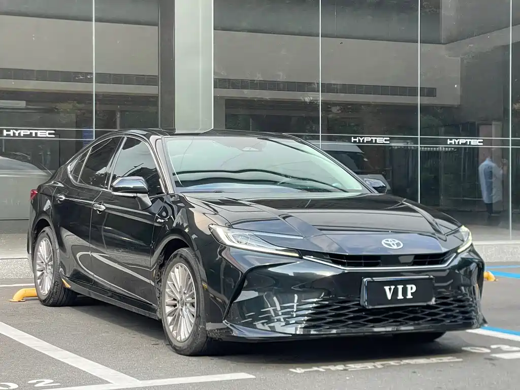 Toyota Camry — миниатюра 2