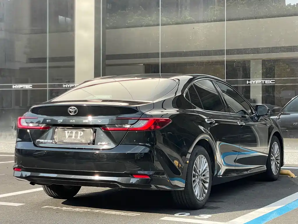 Toyota Camry — миниатюра 11