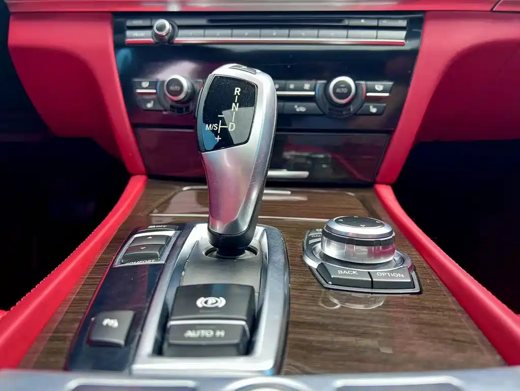BMW 7 Series — миниатюра 14