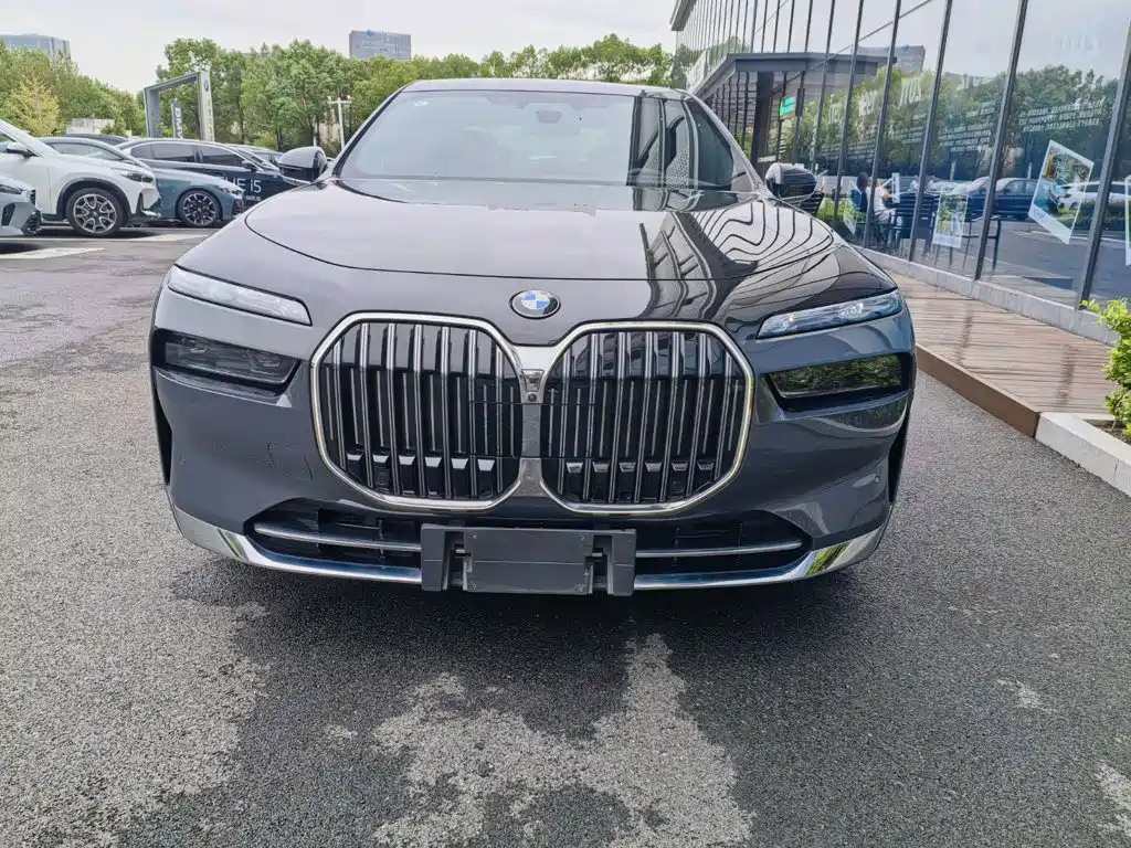 BMW 7 Series — миниатюра 2