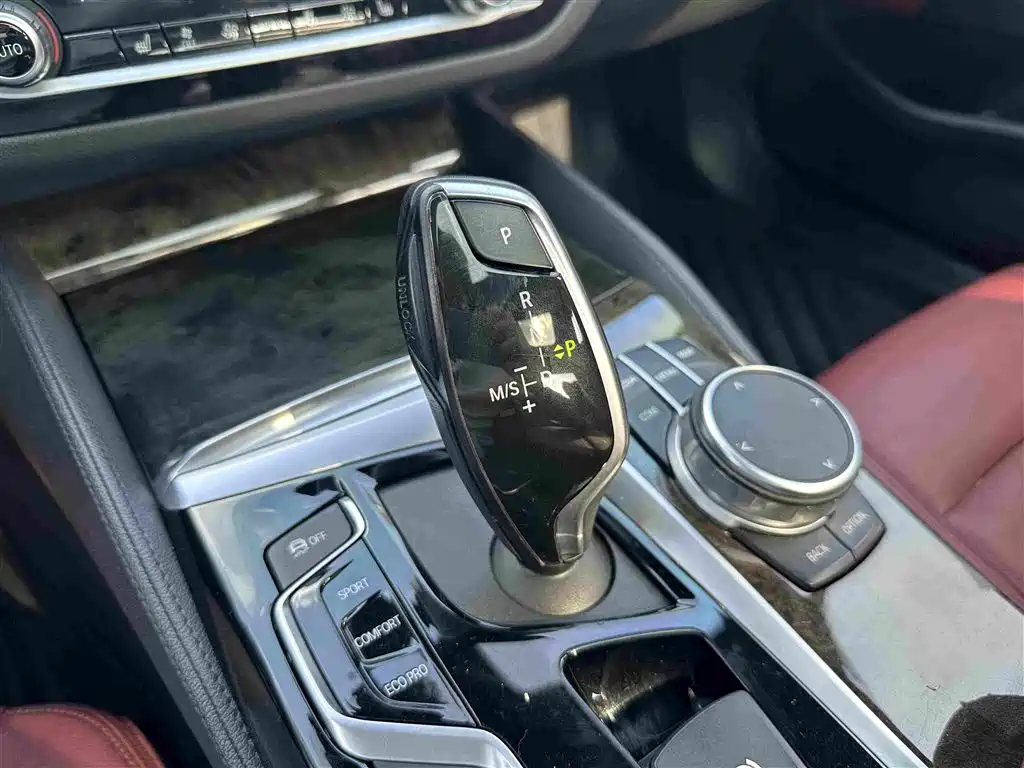 BMW 5 Series — миниатюра 15