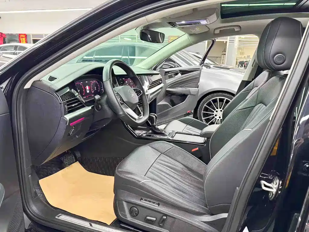 Volkswagen Passat 2023 330TSI Luxury