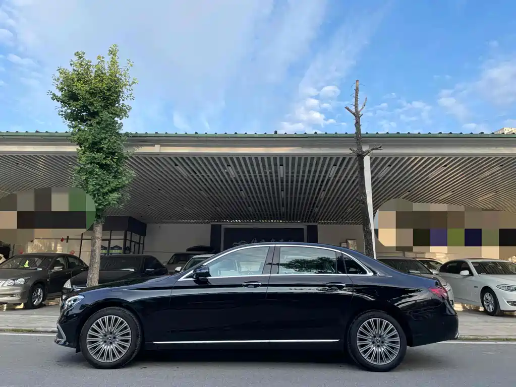 Mercedes-Benz E-Class — миниатюра 11
