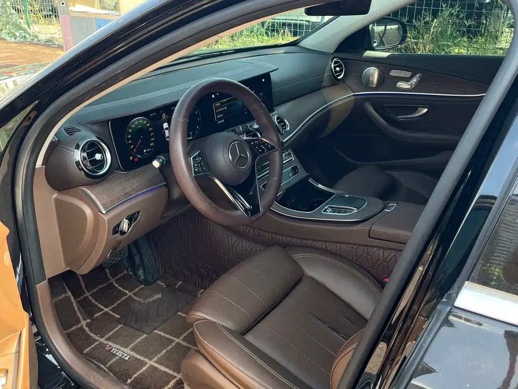 Mercedes-Benz E-Class — миниатюра 12