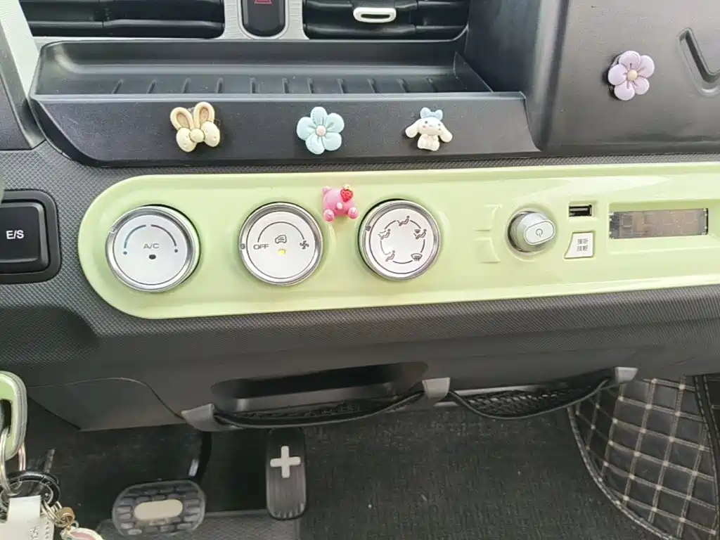 Wuling MINIEV — миниатюра 13