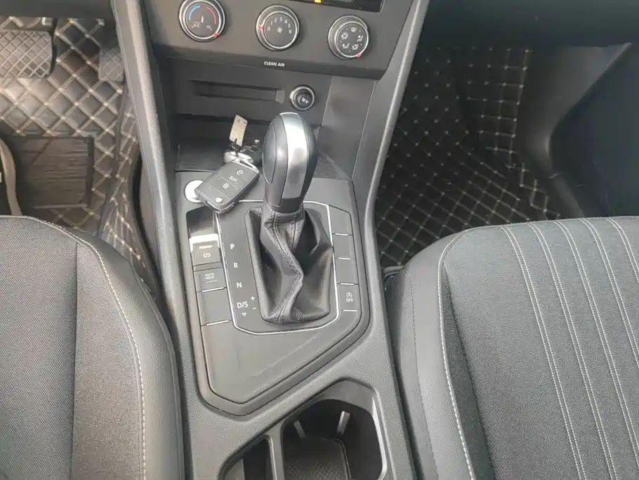 Volkswagen Tiguan L — миниатюра 16