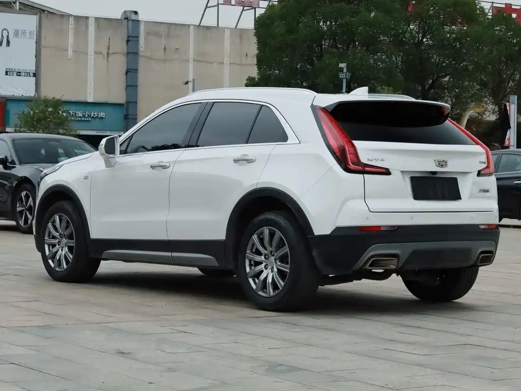 CADILLAC XT4