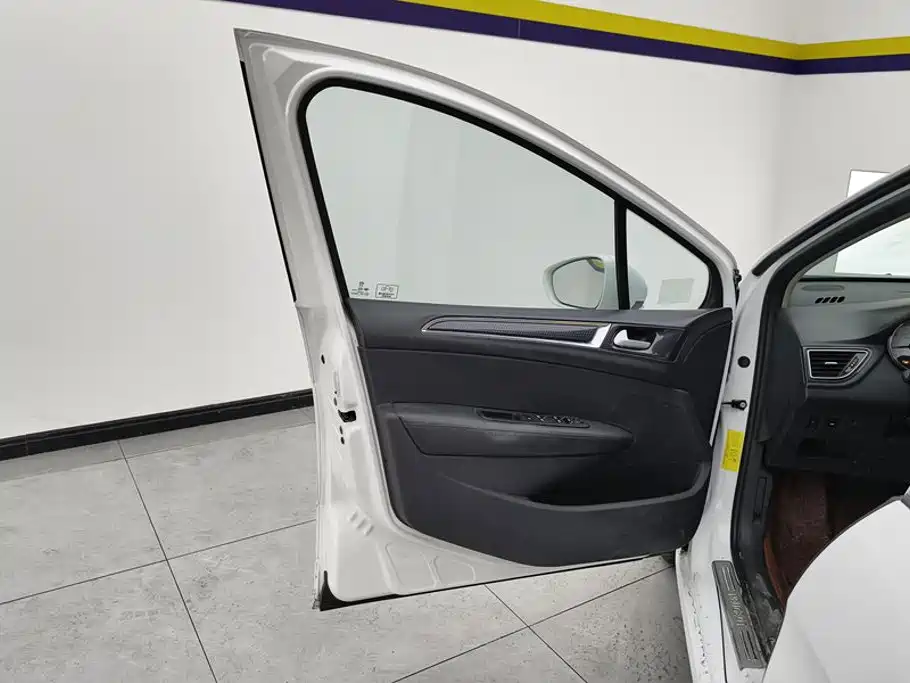 Peugeot 308 — миниатюра 7