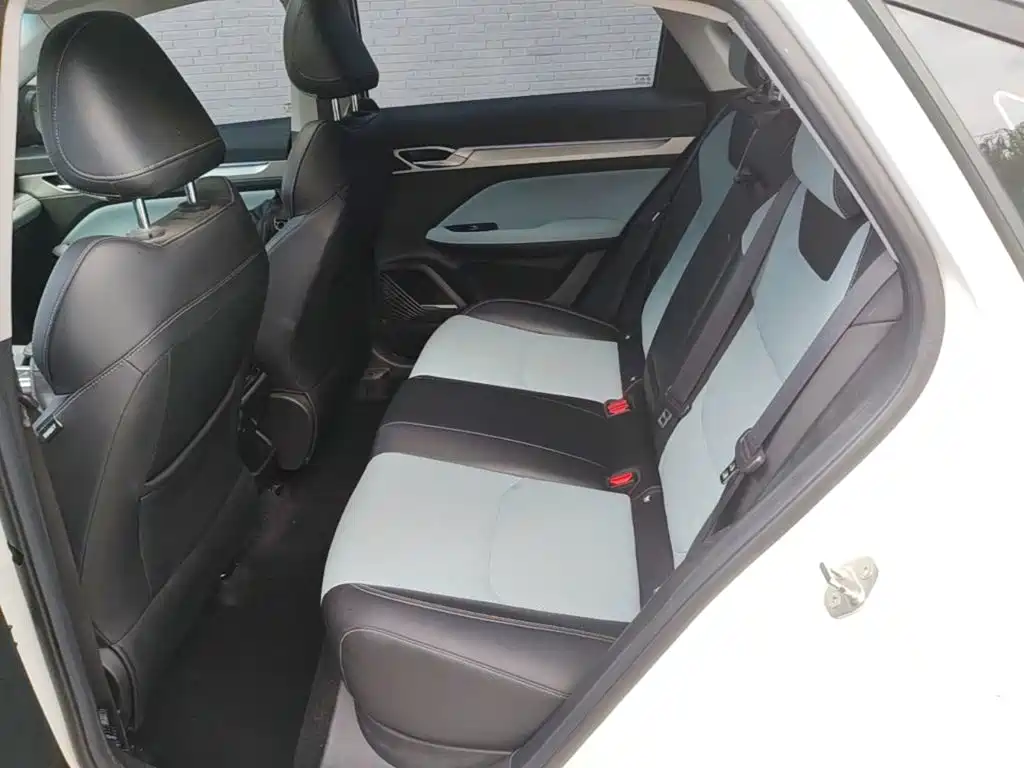 Geely Emgrand L — миниатюра 17