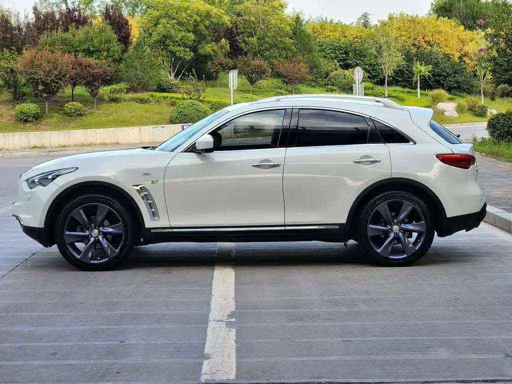 Infiniti QX70 — миниатюра 6