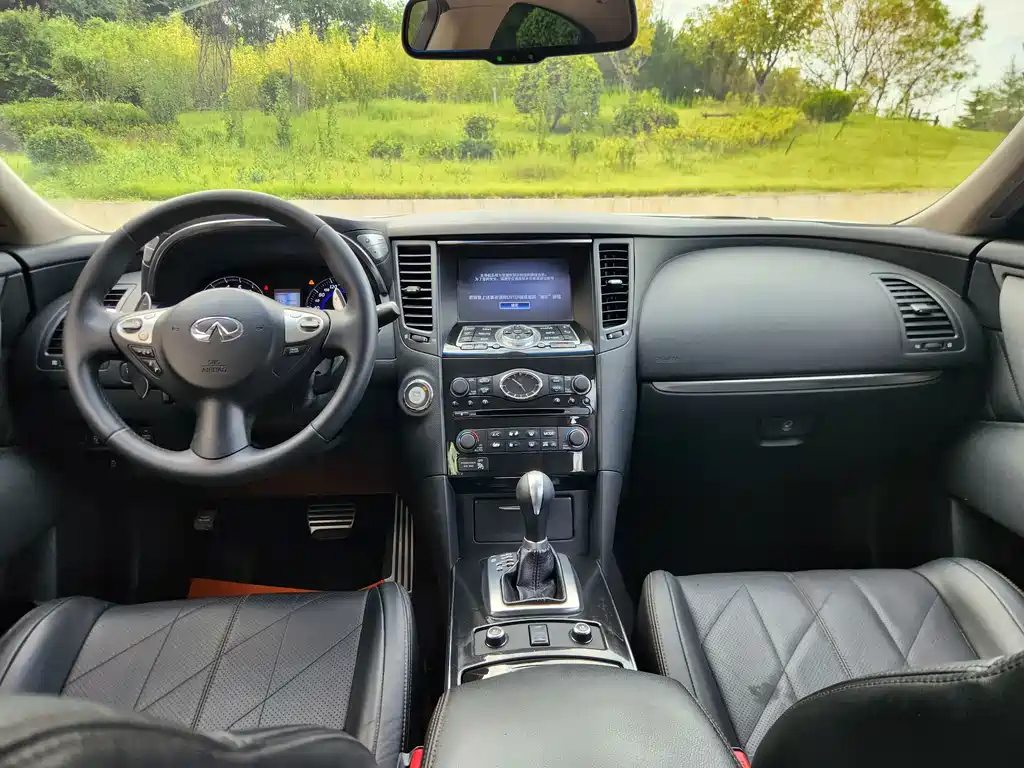 Infiniti QX70 — миниатюра 11