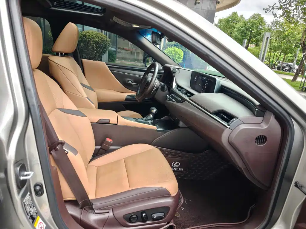 Lexus ES — миниатюра 8