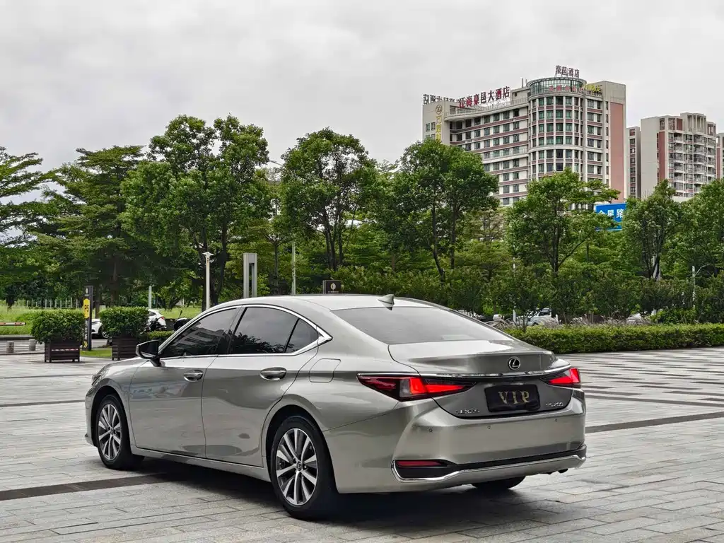 Lexus ES — миниатюра 16