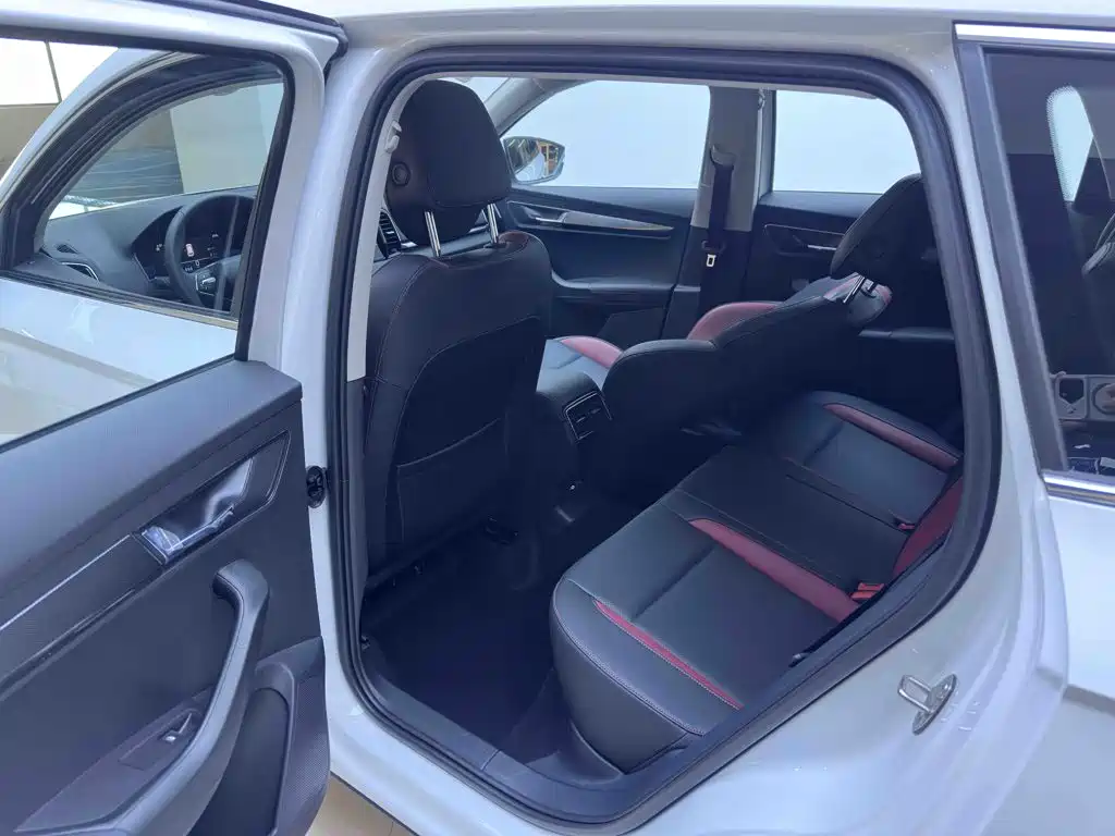 Skoda Karoq — миниатюра 10