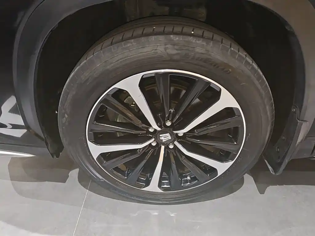 Toyota Crown Kluger — миниатюра 23