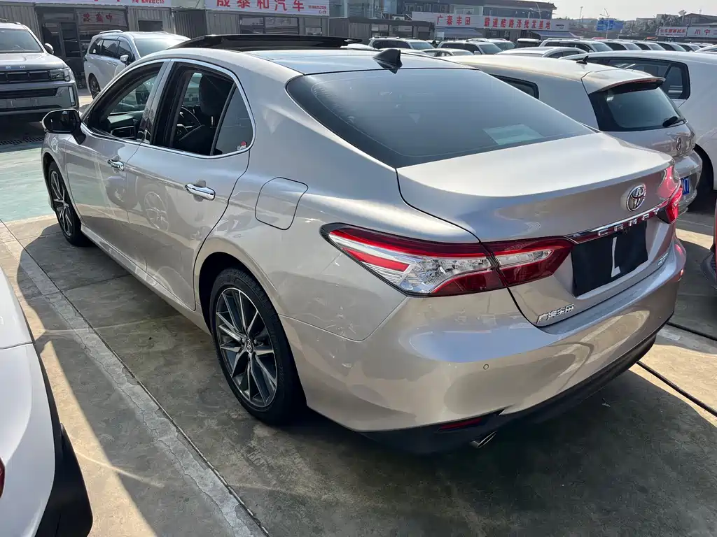 TOYOTA CAMRY