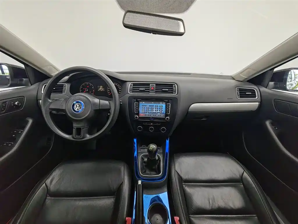 Volkswagen Sagitar 2012 1.6L MT Comfort