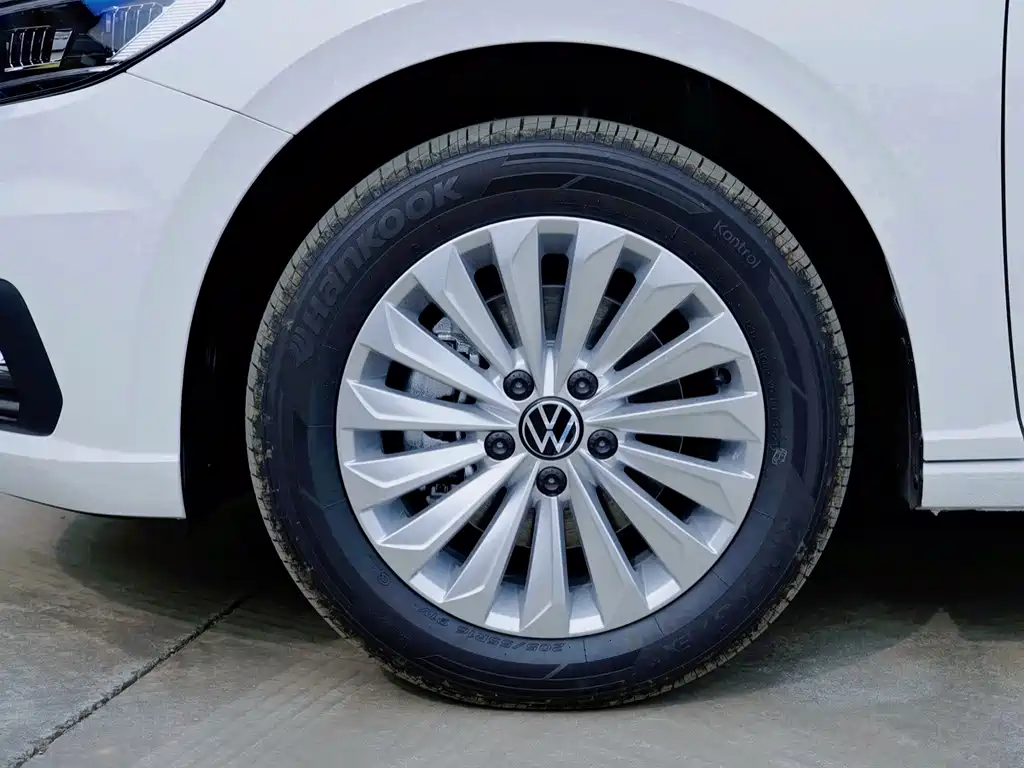 Volkswagen Lavida — миниатюра 9