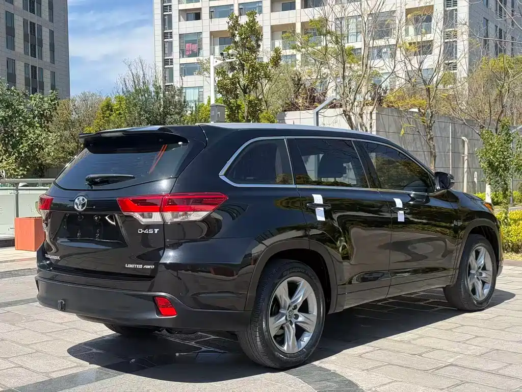 TOYOTA HIGHLANDER