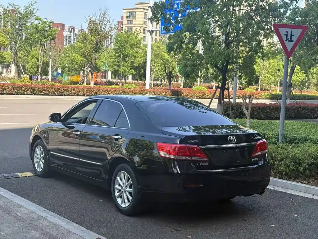 Toyota Camry — миниатюра 6