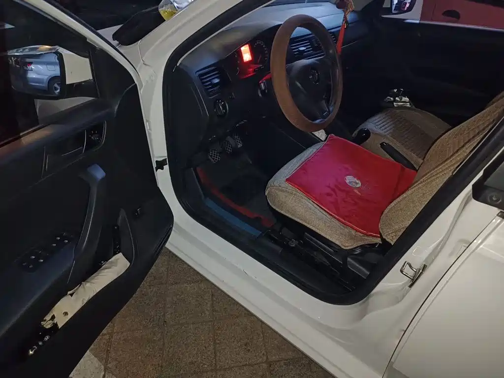 Volkswagen Santana — миниатюра 12