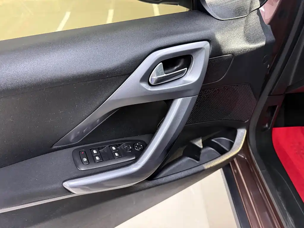 Peugeot 2008 — миниатюра 9