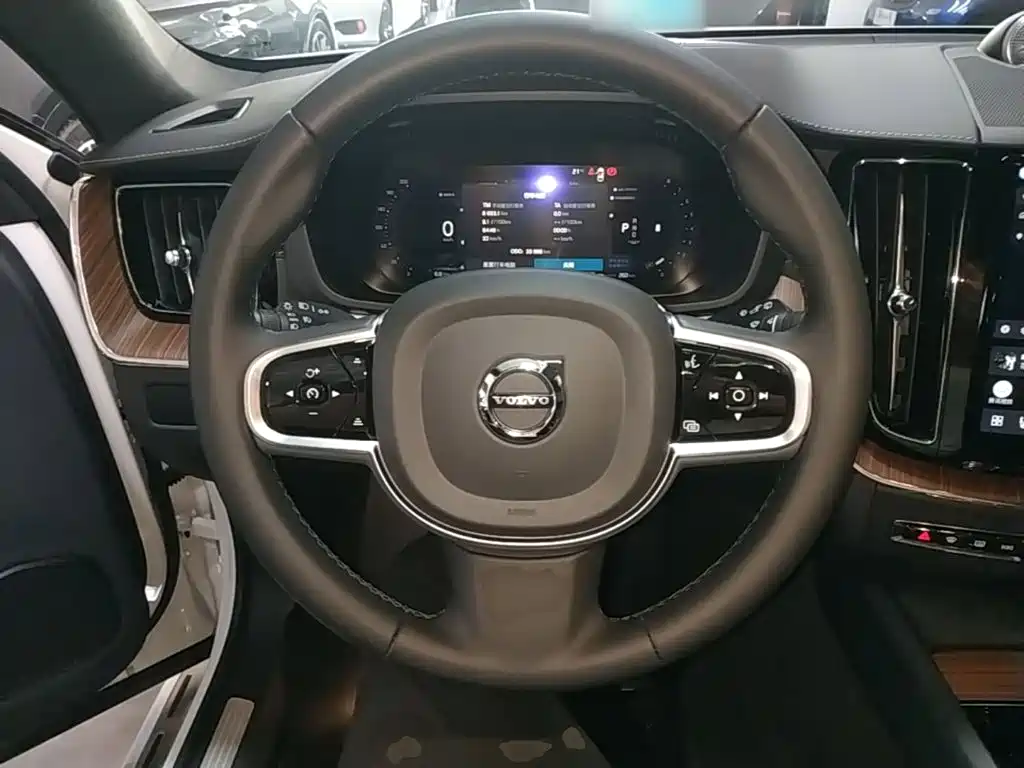 Volvo XC60 — миниатюра 11