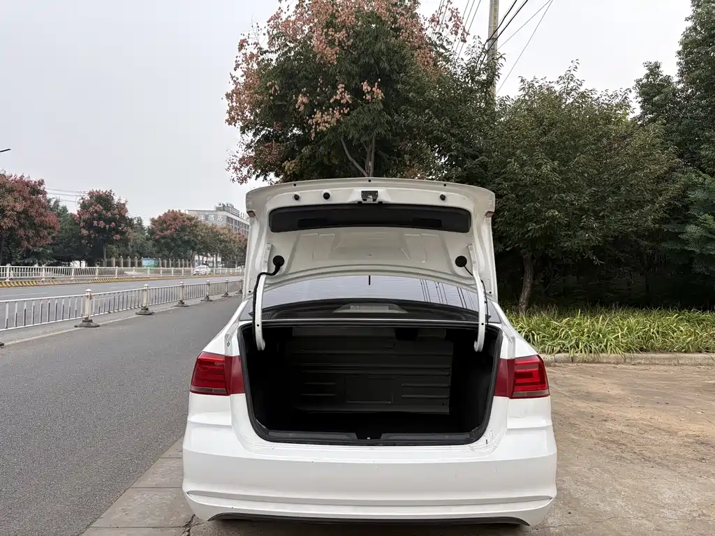 Volkswagen Santana — миниатюра 11