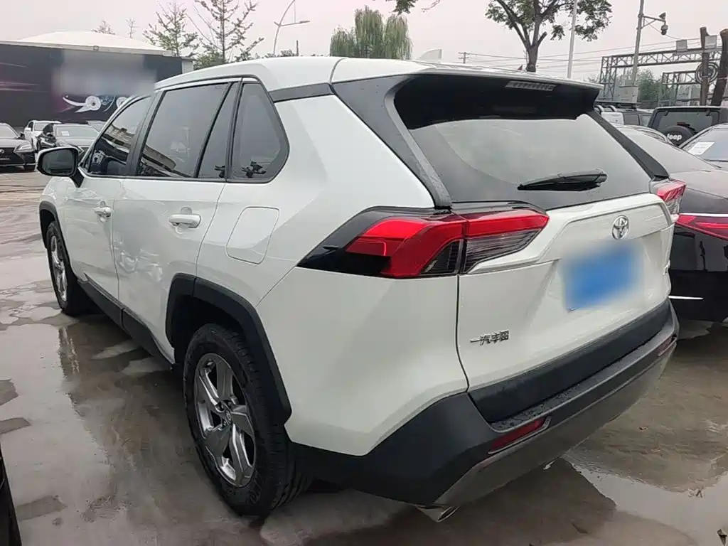 Toyota RAV4 — миниатюра 5
