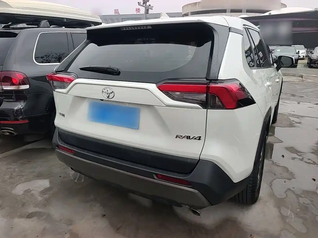 Toyota RAV4 — миниатюра 6