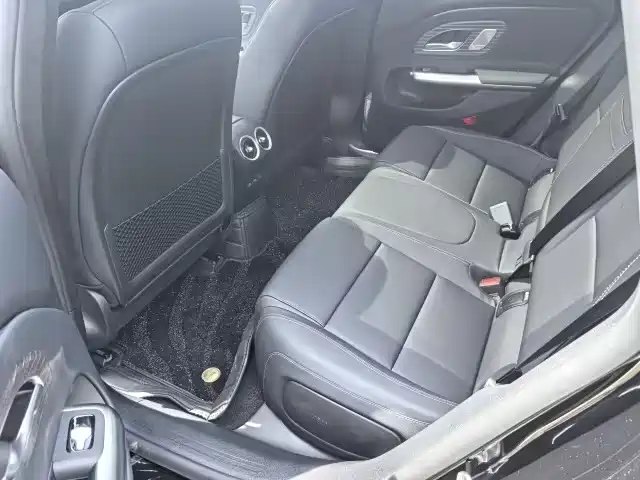 Mercedes-Benz CLA 2025 300L