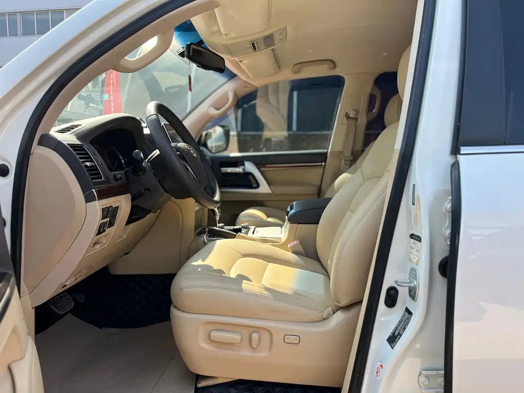 Toyota Land Cruiser 2018 5.7L AT