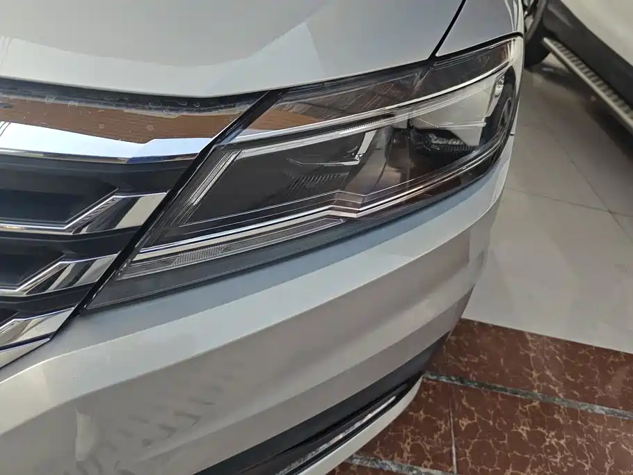 Volkswagen Lavida — миниатюра 5