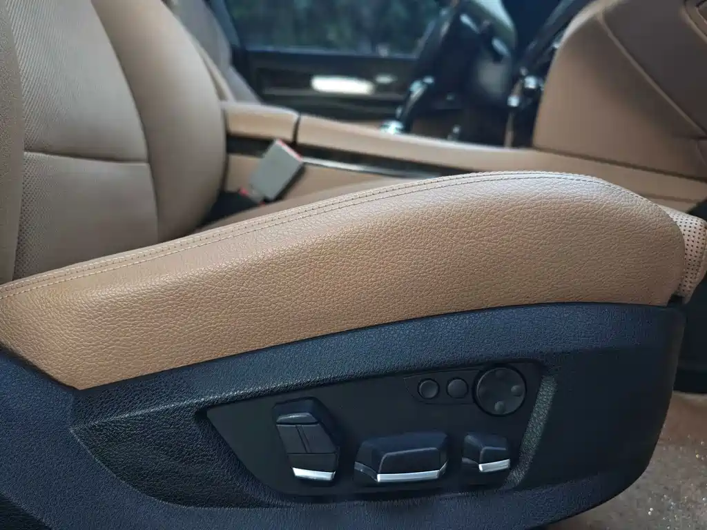 BMW 7 Series — миниатюра 29