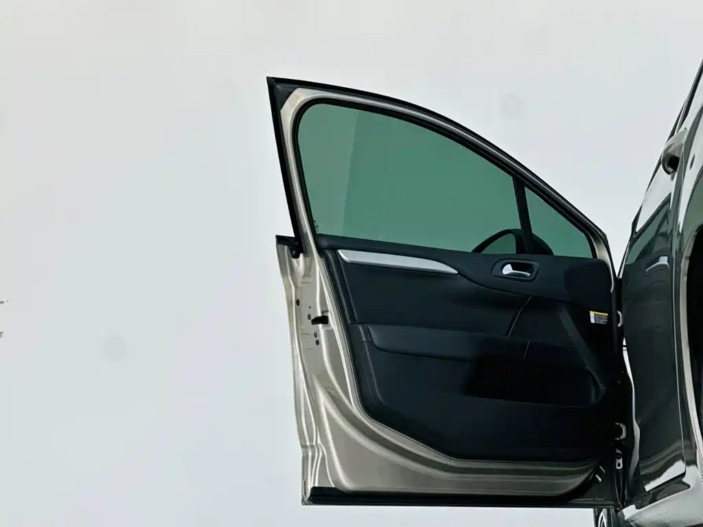 Citroen C4L — миниатюра 12