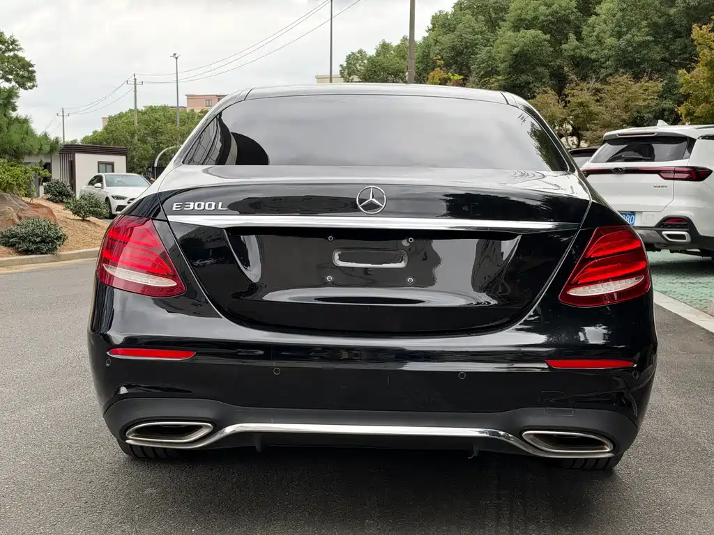 Mercedes-Benz E-Class — миниатюра 17