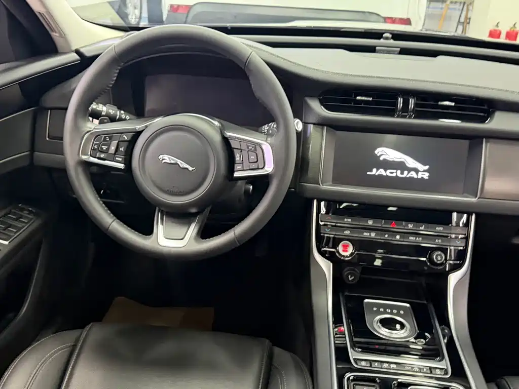 Jaguar XFL — миниатюра 11