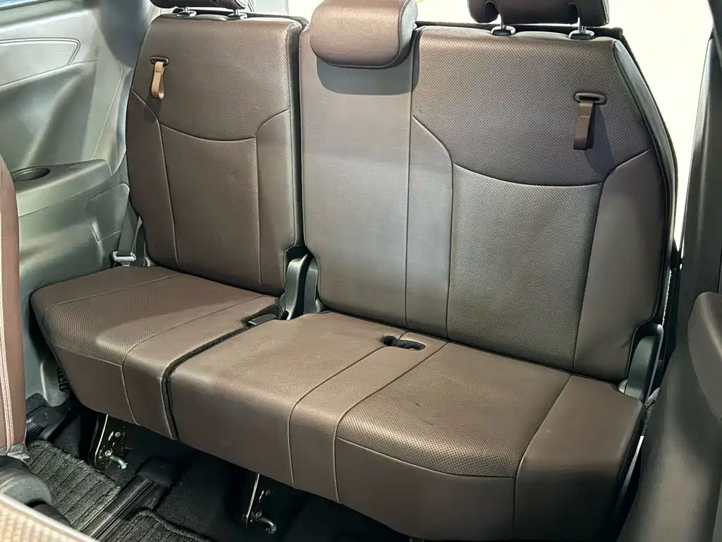Toyota Granvia — миниатюра 23