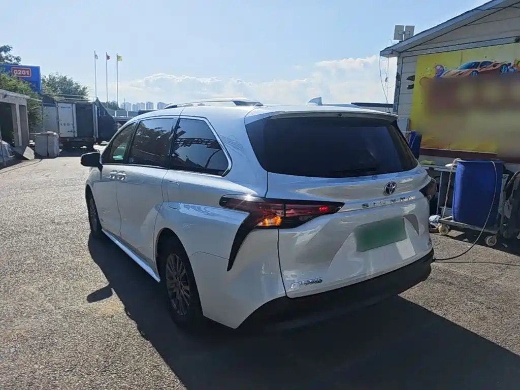 Toyota Sienna — миниатюра 5
