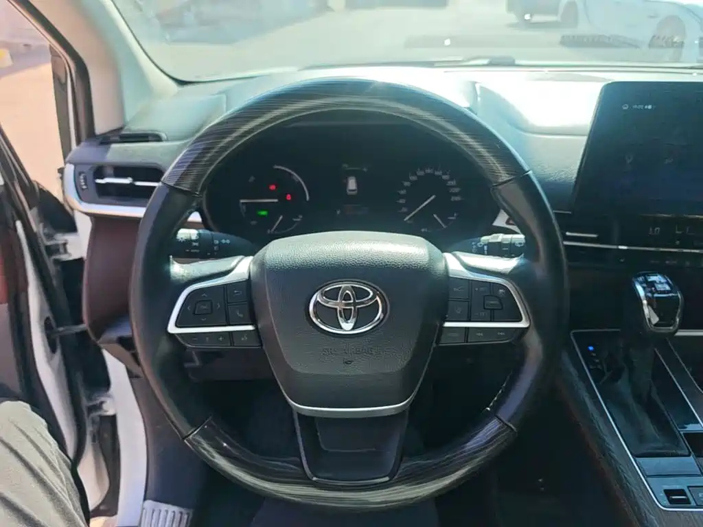 Toyota Sienna — миниатюра 11