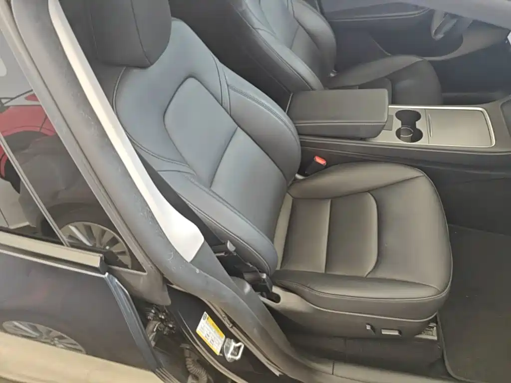Tesla Model Y — миниатюра 25