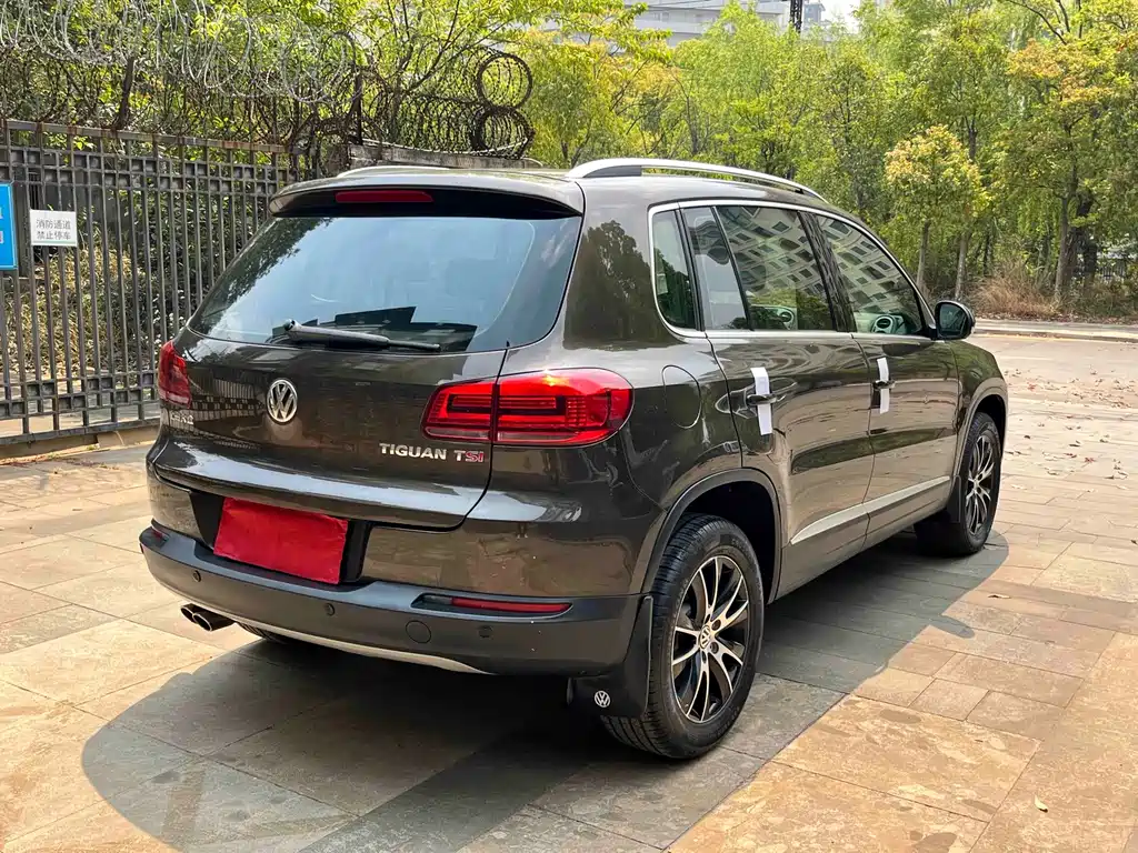 Volkswagen Tiguan 2015 1.8TSI AT Luxury
