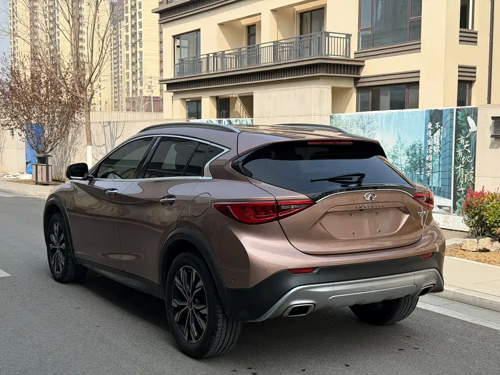 INFINITI QX30