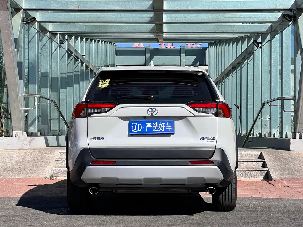 Toyota RAV4 — миниатюра 5
