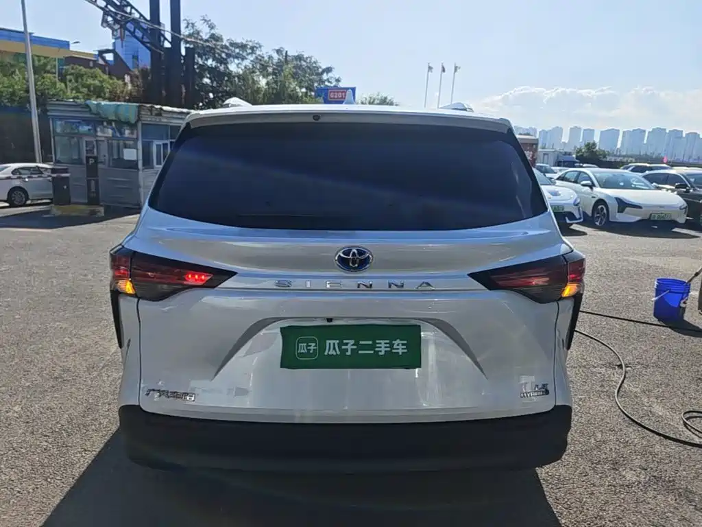Toyota Sienna — миниатюра 6