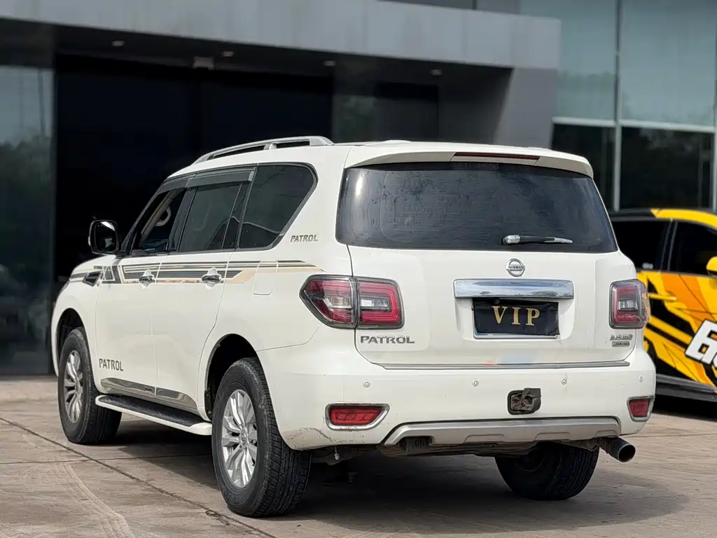 Nissan Patrol — миниатюра 5